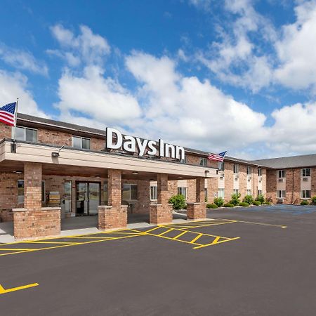 Baymont By Wyndham Manistee Hotel Exterior foto