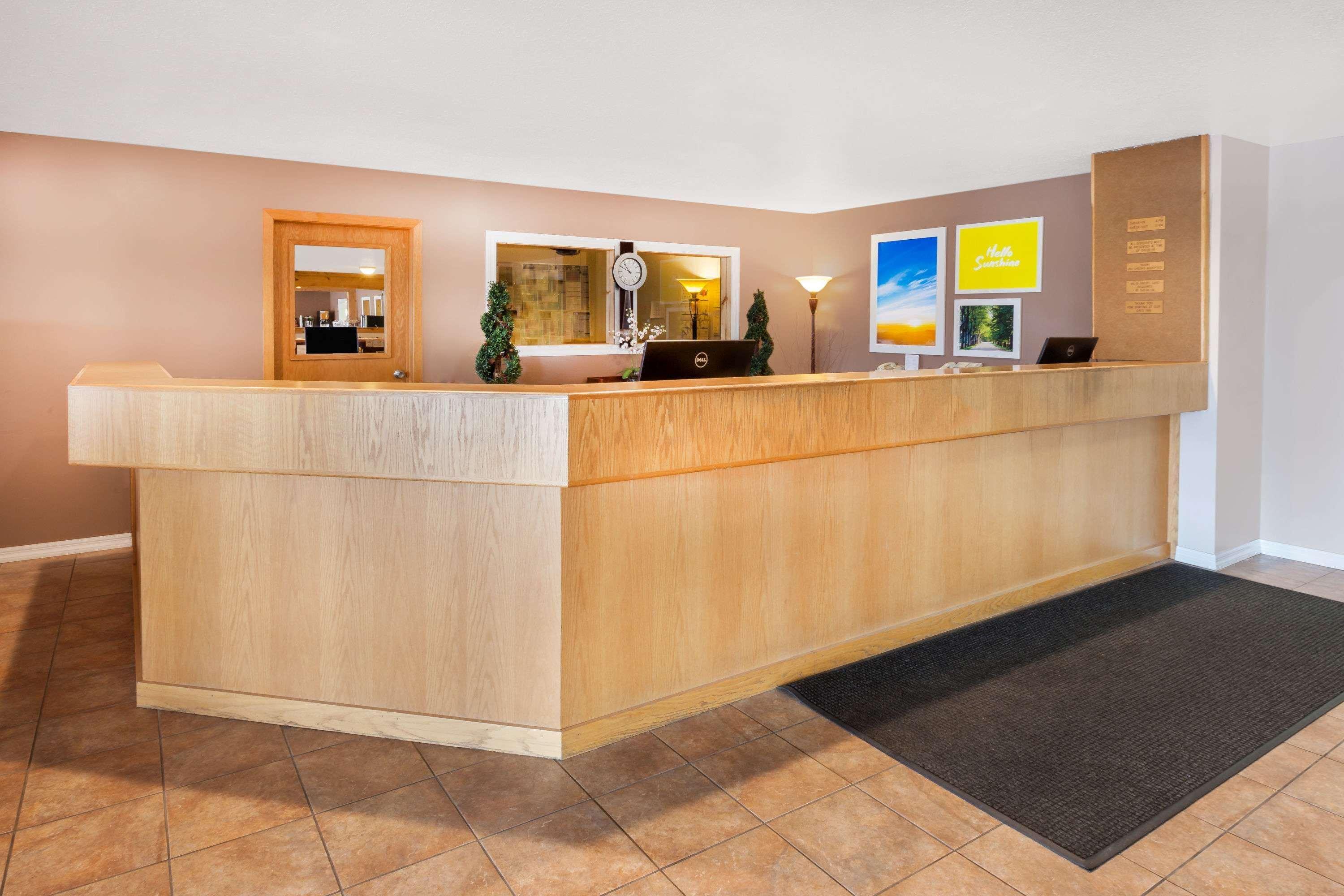 Baymont By Wyndham Manistee Hotel Exterior foto
