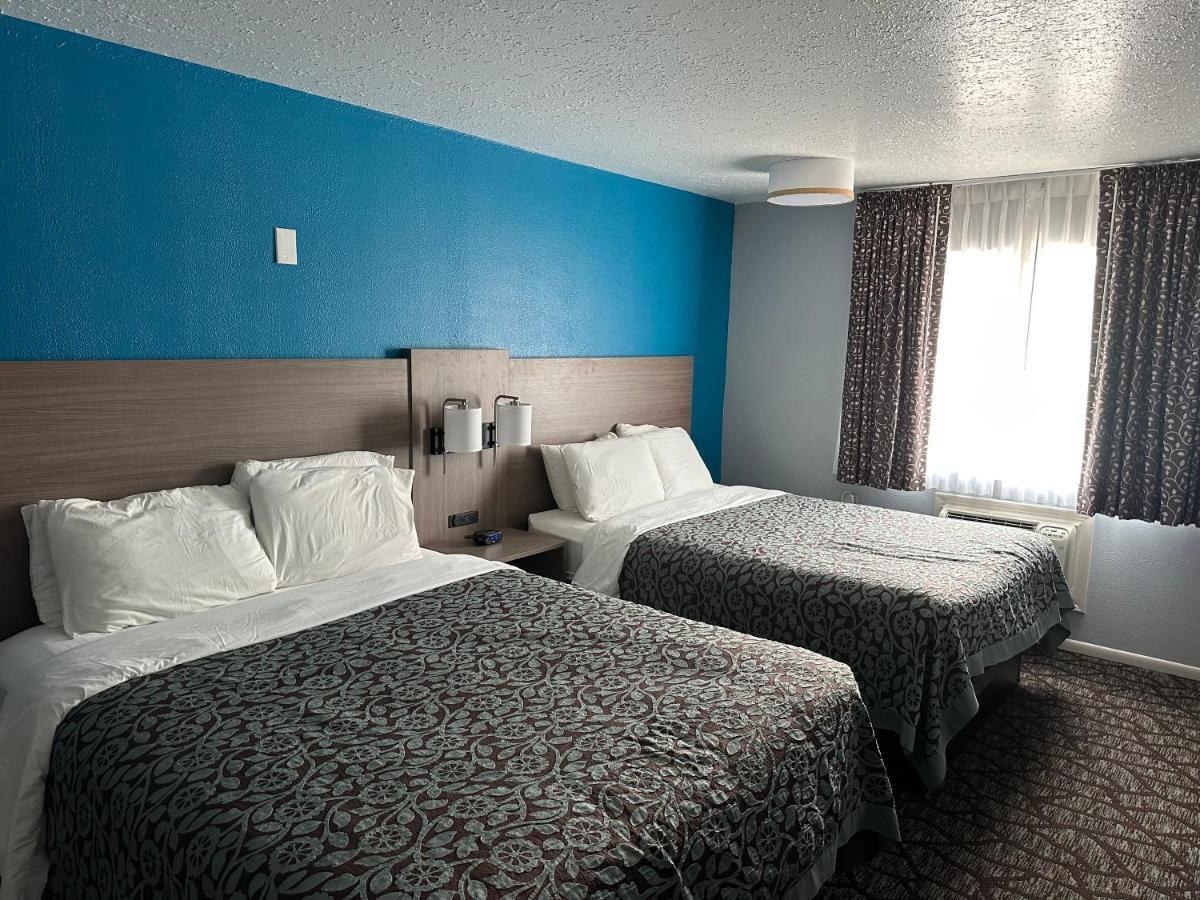 Baymont By Wyndham Manistee Hotel Exterior foto