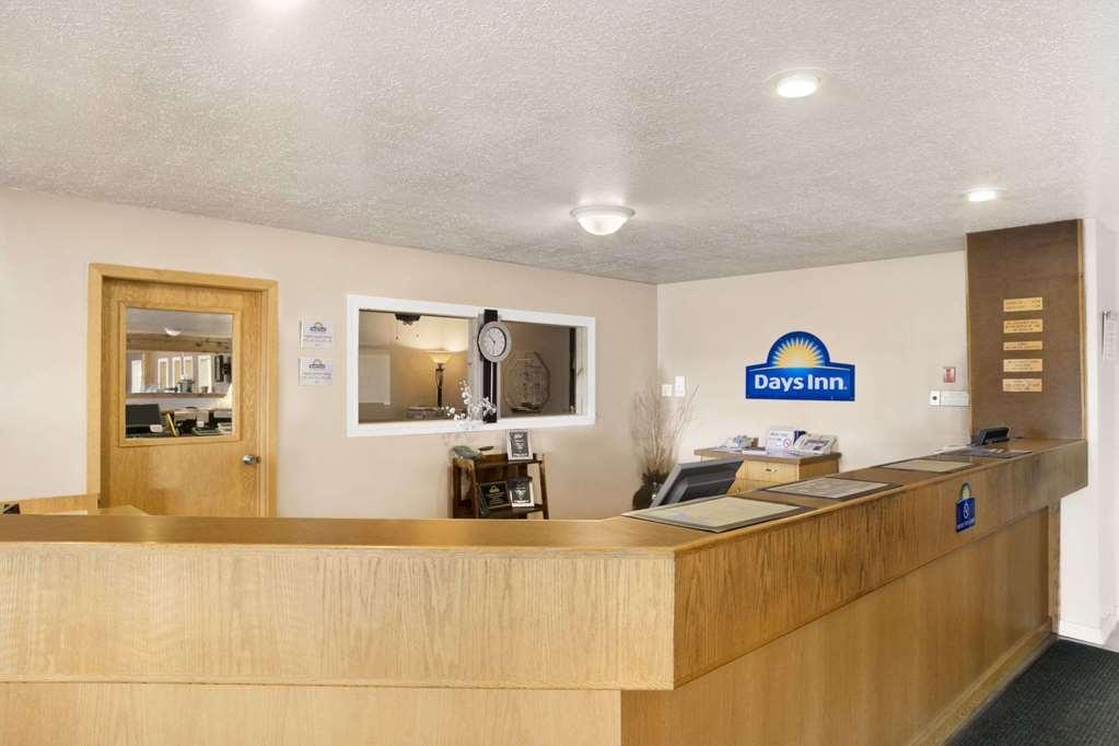 Baymont By Wyndham Manistee Hotel Interior foto