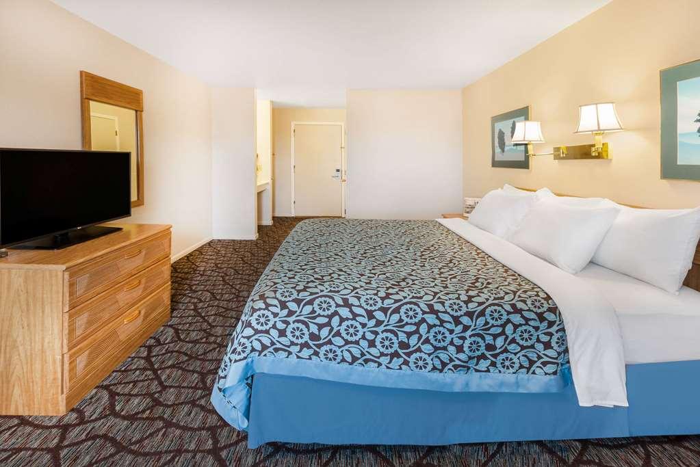 Baymont By Wyndham Manistee Hotel Quarto foto